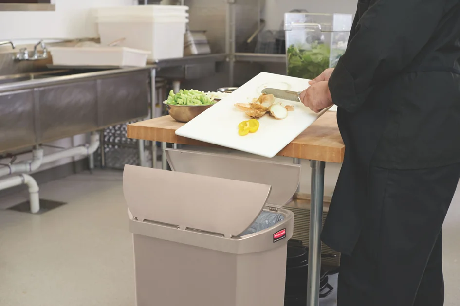 Rubbermaid Collecteur à pédale Slim Jim, 90 litres, beige - OEM 1883553